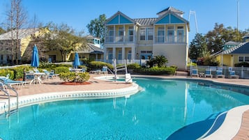 Outdoor pool, pool loungers