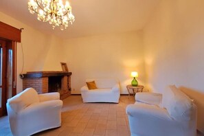 Fireplace - The Little Vineyard (Trecastagni)