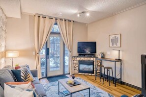 Fernseher, Kamin, Arbeitsbereiche