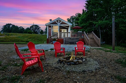 Bigfoot's Hideout - Family Getaway w/Hot Tub
