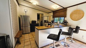 Fridge, microwave, oven, stovetop - Oak Creek Viewpoint – The Views! (Sedona)