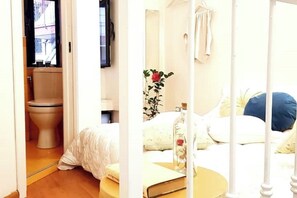 1 slaapkamer, een strijkplank/strijkijzer, gratis wifi, beddengoed