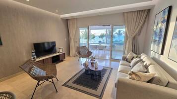 Apartment | Wohnbereich | Fernseher