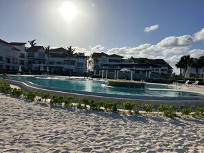 2 outdoor pools - U-GO Punta Cana Cap Cana Frente al Mar (Punta Cana)