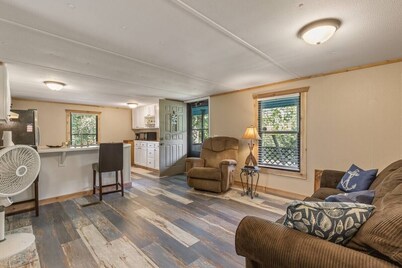 The Rustic Minnow: Walk to Lake, Enjoy Outdoor Amenities and Stunning Landscape 