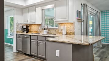 Frigorífic, microones, forn i placa de cuina