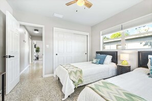 2 bedrooms, desk, iron/ironing board, WiFi