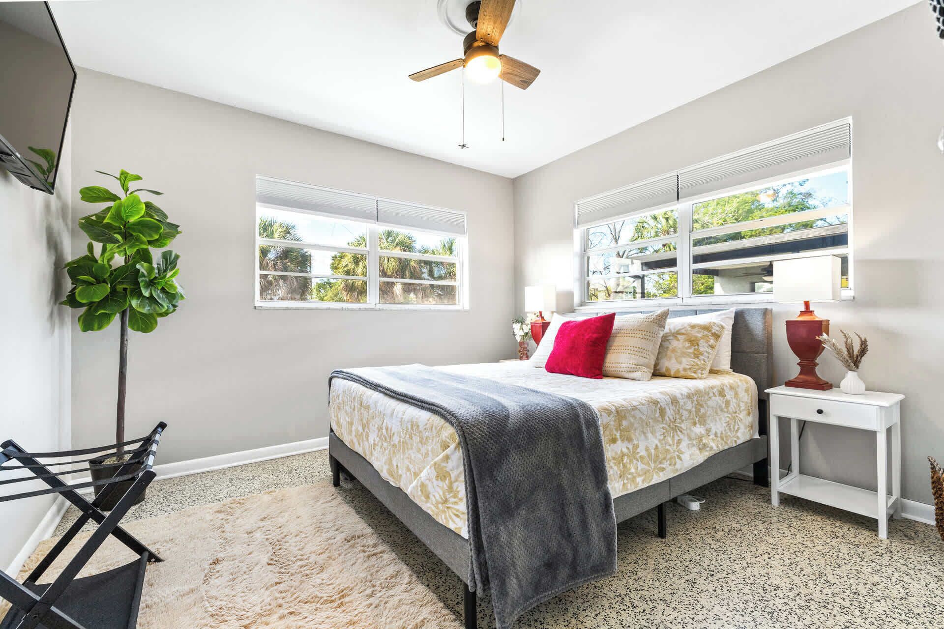 2 Schlafzimmer, Schreibtisch, Bügeleisen/Bügelbrett, WLAN