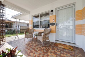 Exterior detail - Sunny Side Up – A Charming Retreat! (Tampa)