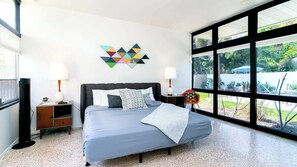 2 bedrooms, desk, iron/ironing board, WiFi