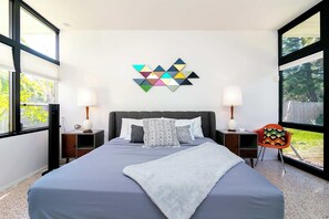 2 bedrooms, desk, iron/ironing board, WiFi