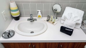 Shower, hair dryer, towels, shampoo