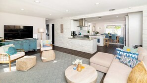 TV, offices - Sun Bay Getaway | Backyard Pool w/ Winter Rates! (Tampa)