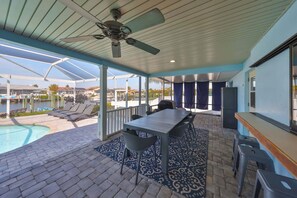 Outdoor dining - Waterfront Pool House w/ Heated Pool! (Apollo Beach)