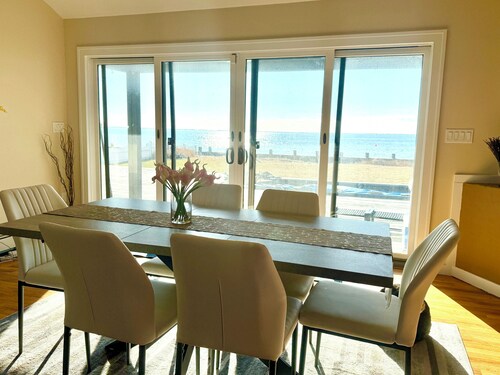 Charming 3-bedroom house with private access waterfront