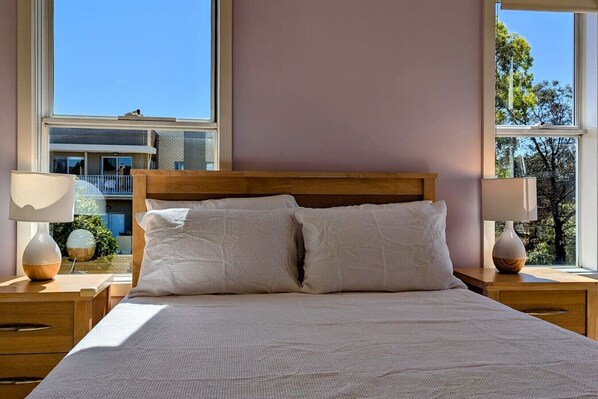 2 bedrooms, iron/ironing board, free WiFi, bed sheets