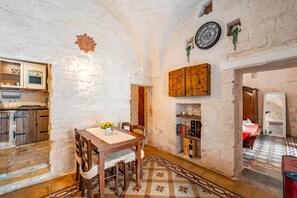 Unclassified image, 4 of 27, button