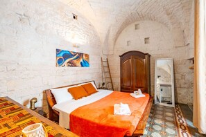 3 slaapkamers, een strijkplank/strijkijzer, wifi, beddengoed