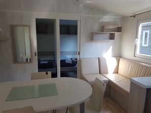 Interior - Louisiane 6 Persons 25 Kms from Puy du Fou, ideal for families. (La Boissière-de-Montaigu)