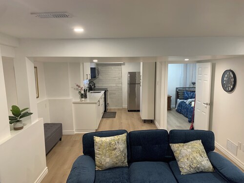 Cozy Suite-Close to Pickering Casino Resort, dog parks, and waterfront Trail