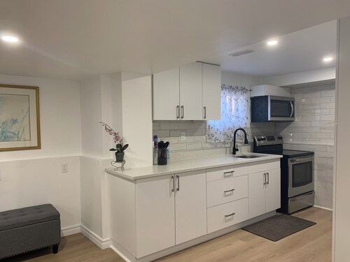 Cozy Suite-Close to Pickering Casino Resort, dog parks, and waterfront Trail
