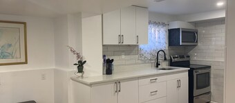 Cozy Suite-Close to Pickering Casino Resort, dog parks, and waterfront Trail