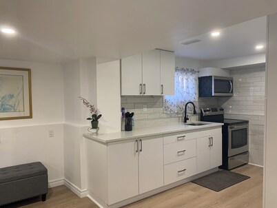 Cozy Suite-Close to Pickering Casino Resort, dog parks, and waterfront Trail