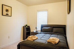 3 chambres, fer et planche à repasser, Wi-Fi, literie fournie