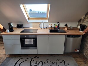 Refrigerador, horno, parrilla de estufa y lavavajillas 