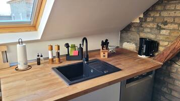 Fridge, oven, stovetop, dishwasher