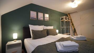 2 Schlafzimmer, Schreibtisch, BĂŒgeleisen/BĂŒgelbrett, WLAN