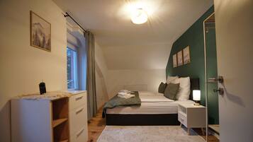 2 Schlafzimmer, Schreibtisch, BĂŒgeleisen/BĂŒgelbrett, WLAN