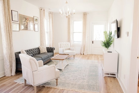 TV. Beautiful 2 Bedroom, 1 Bath Home in Victoria, VA