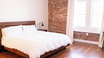 1 bedroom, desk, WiFi, bed sheets