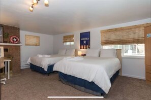 Room - Affordable Studio, Pet Friendly, Near Airport (Des Moines)