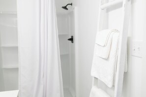 Douche, serviettes fournies