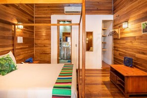 1 bedroom, desk, WiFi, bed sheets