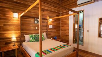 1 bedroom, desk, WiFi, bed sheets