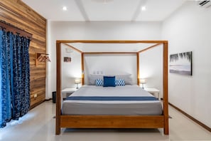 4 bedrooms, desk, WiFi, bed sheets