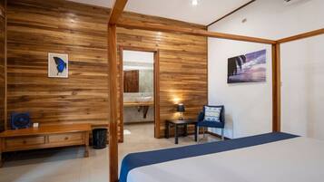 4 bedrooms, desk, WiFi, bed sheets