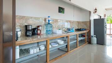 Microwave, oven, stovetop, coffee/tea maker