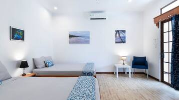 1 bedroom, desk, WiFi, bed sheets