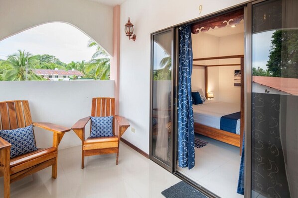 1 bedroom, desk, WiFi, bed sheets
