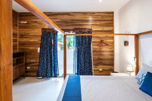 1 bedroom, desk, WiFi, bed sheets