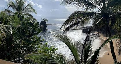 La Casita Beachfront Hideaway | Pool Access