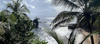 La Casita Beachfront Hideaway | Pool Access