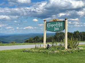 Exterior - Cooper Hill Inn (West Dover)