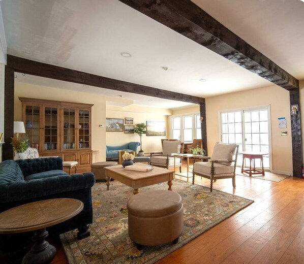 Living area - Cooper Hill Inn (West Dover)