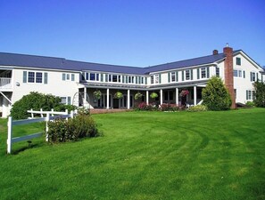 Front of property - Cooper Hill Inn (West Dover)