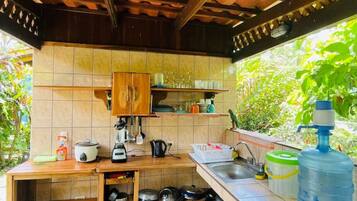 Fridge, microwave, oven, coffee/tea maker